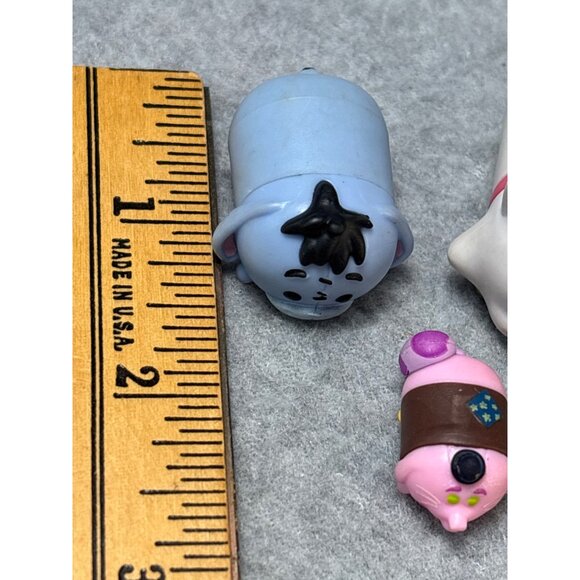 Disney Tsum Tsum Mini Figurines Lot Featuring Eeyore Minnie Olaf & More with Key - Picture 6 of 8